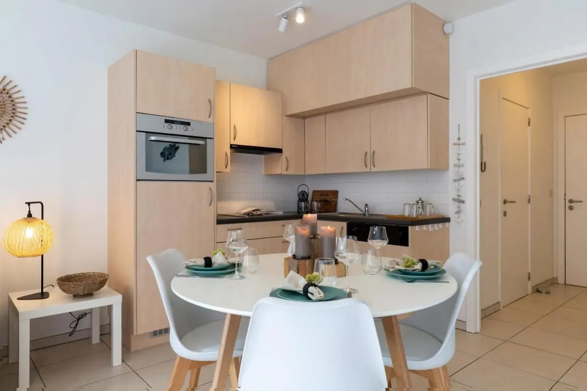 \'Blue Sea\' - Studio In Ostend With Private Parking location